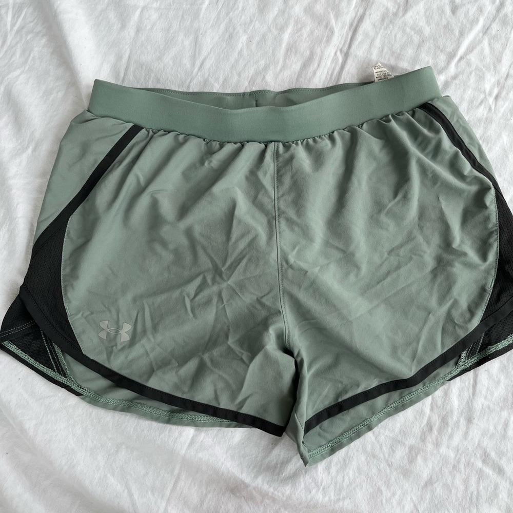 UNDER ARMOUR LOW WAISTED RUNNING SHORTS SIZE SMALL